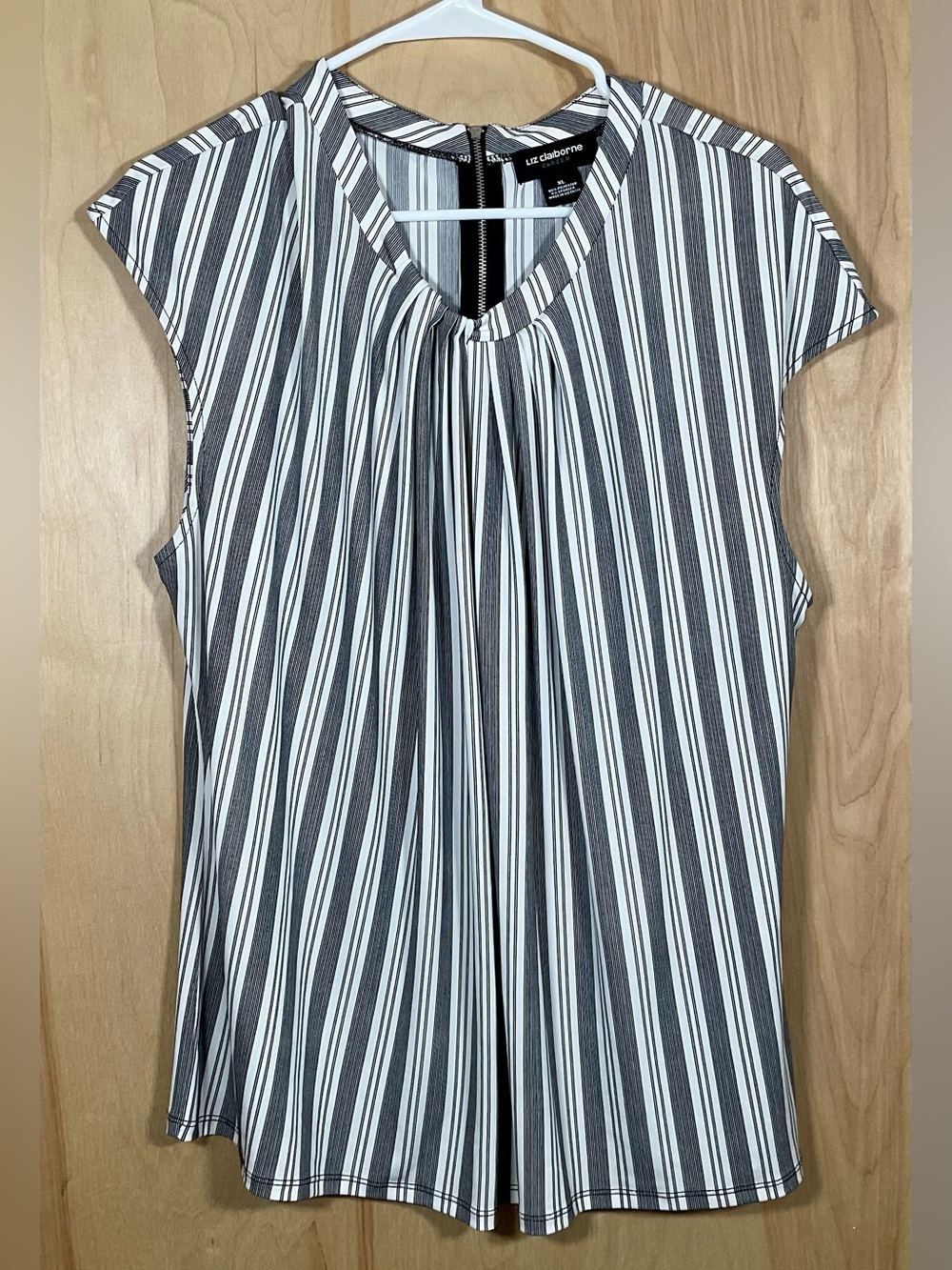 Liz Claiborne Career Stretch Striped Cap Sleeve Blouse - EUC